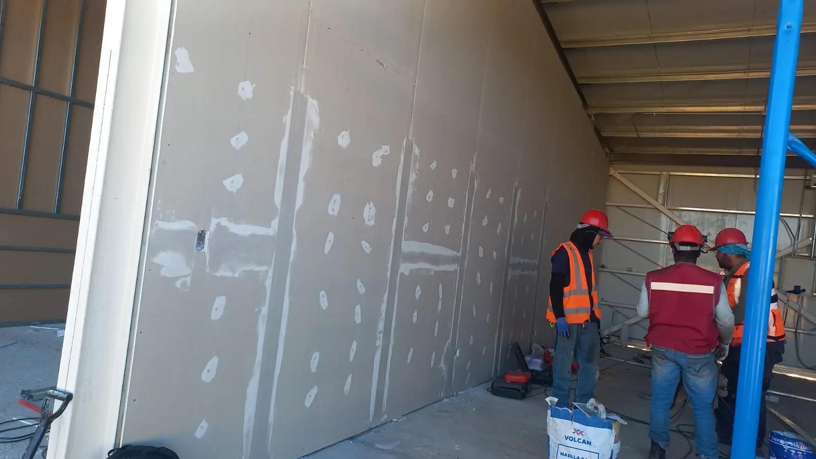 Preparación de tabiquería en locales comerciales de Santa Isabel con Ovalle